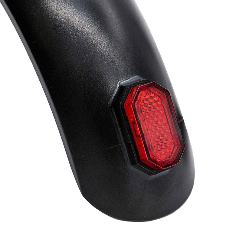 Guardabarros trasero GB5 negro con luz - 4 Tornillos - Image 3